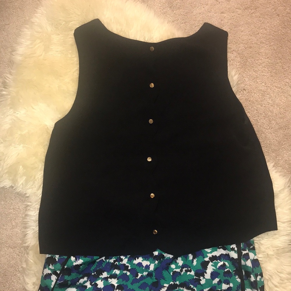 💫Crop top with gold buttons down back